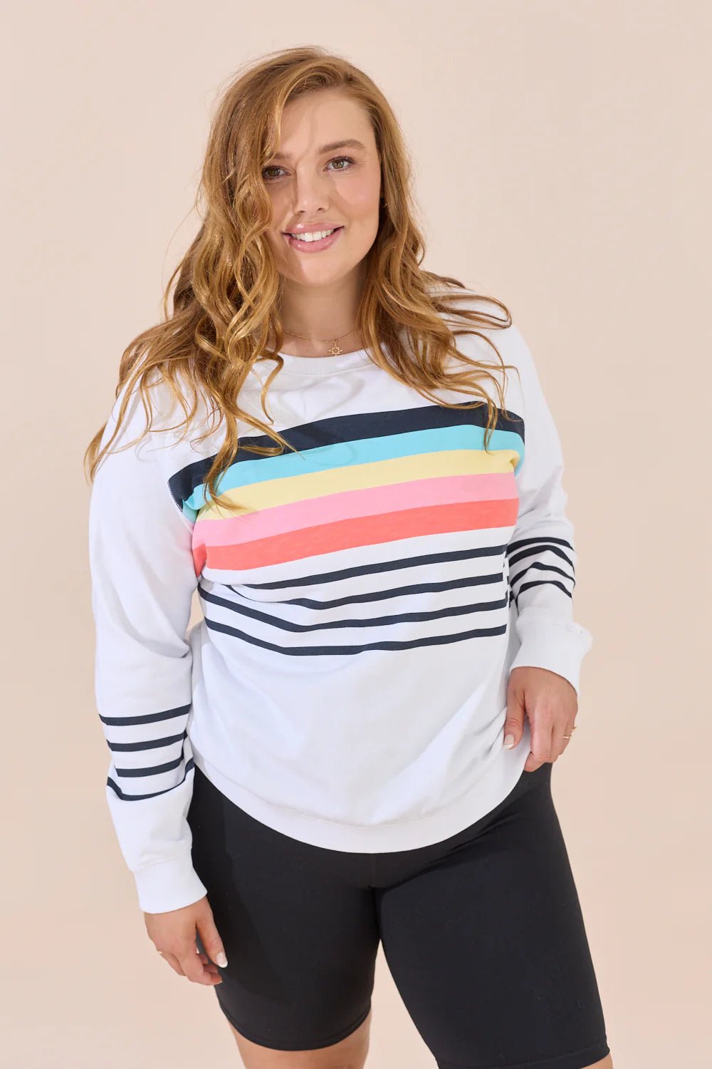 Oversized Women's White Sweater with Retro Stripe Pattern – Comfortable Summer Fashion 4